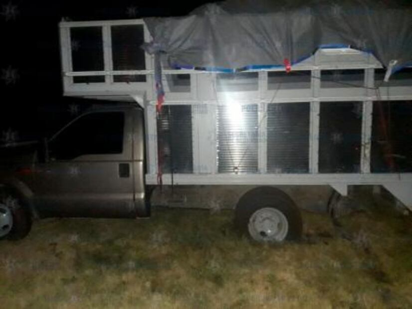 Detienen a dos con 4 mil litros de combustible en Jilotepec 