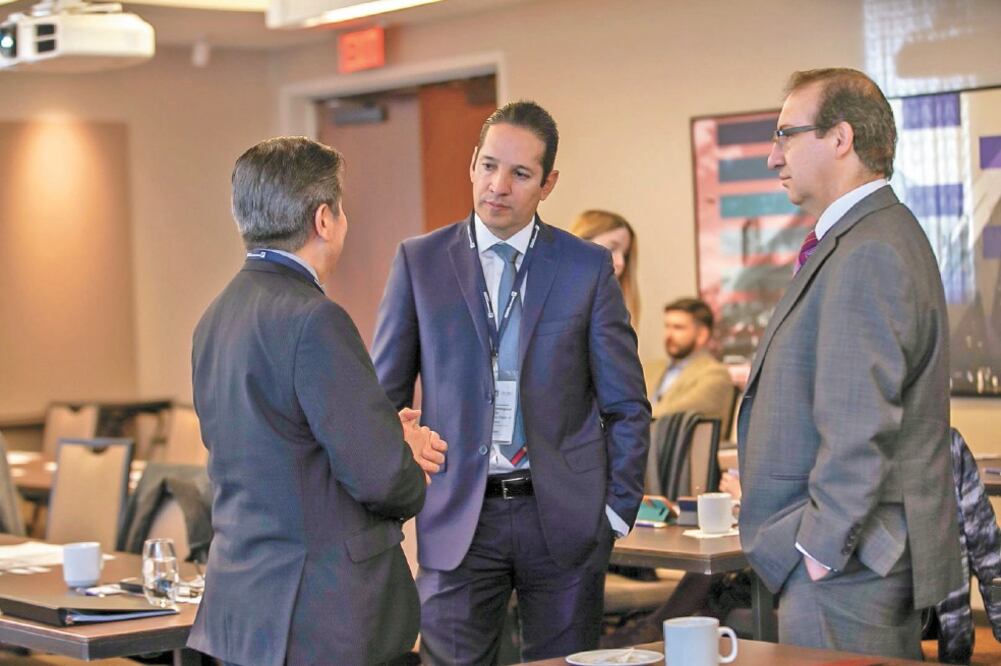 El gobernador de Querétaro, Francisco Domínguez Serivén, logró acuerdos durante su último día de trabajo en Canadá.