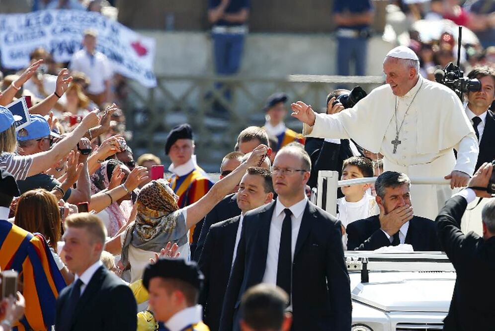 "En noviembre estaré en África: primero en República Centroafricana y después en Uganda. Podría haber otra etapa, pero depende de cuestiones organizativas por el momento (Kenia)", dijo el Papa   Foto: Reuters