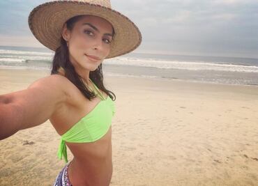 María León presume sus abs de acero en mini top