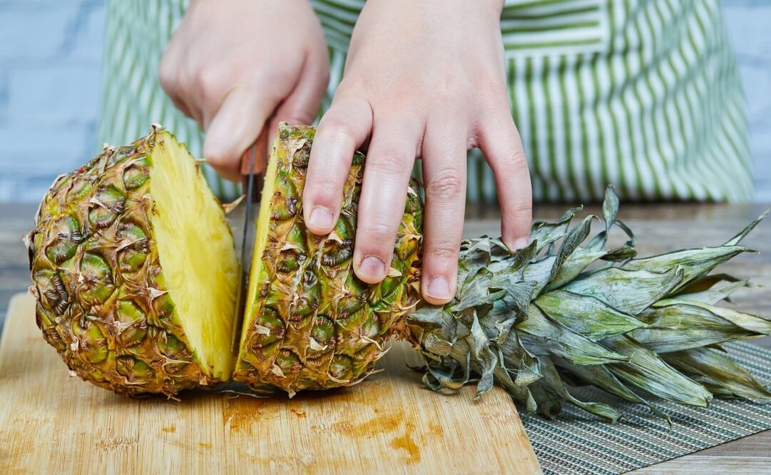 Recicla la cáscara de piña con estos consejos. Foto: Freepik