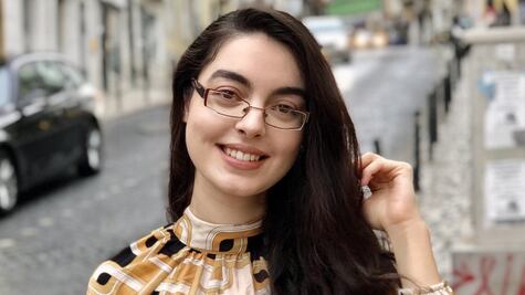 El boom de los jóvenes que invierten en acciones a través de apps (y qué peligro tiene)