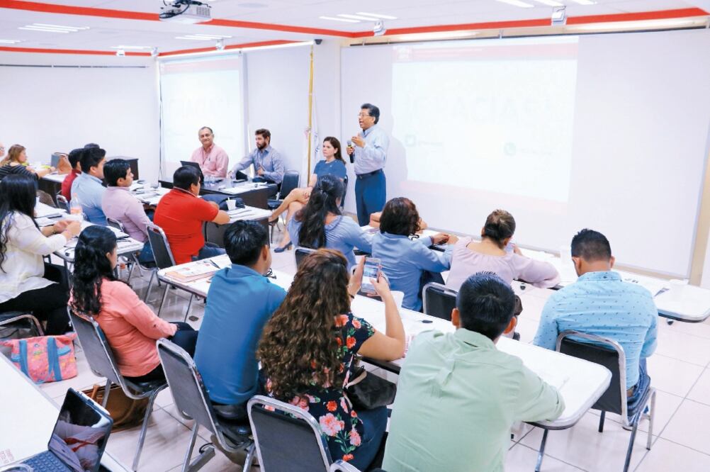 La Comisión Temporal de Debates realizó diferentes capacitaciones para el primer encuentro de ideas. Foto: CORTESÍA