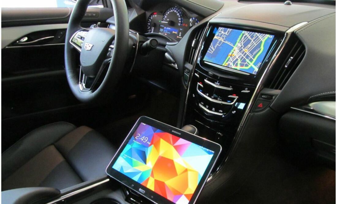 Empresas como Pioneer han desarrollado equipos que ayudan a los usuarios a vincular su celular con Waze