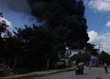 Se incendia presunta bodega huachicolera en Tabasco