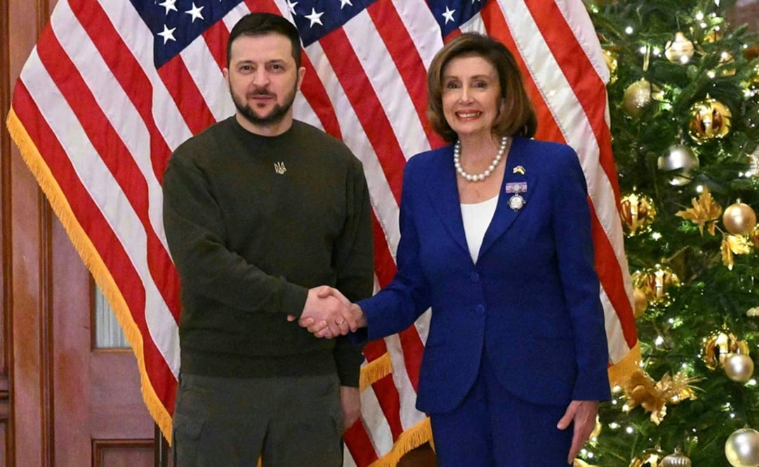 La presidenta de la Cámara de Representantes, Nancy Pelosi, se reúne con el presidente de Ucrania, Volodimir Zelensky, en el Capitolio de EU. Foto: AFP