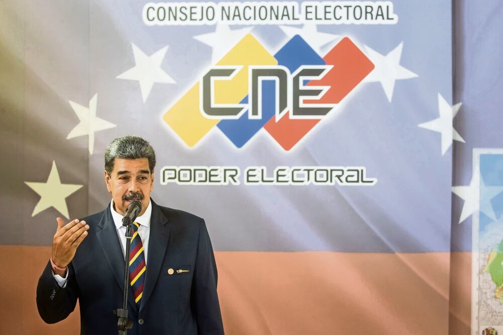 El presidente de Venezuela y candidato a la reelección, Nicolás Maduro, afuera del Consejo Nacional Electoral (CNE), en Caracas. Foto: de Miguel Gutiérrez. EFE