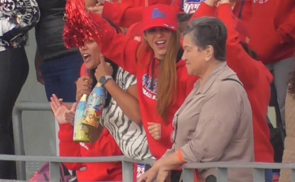 Relajada y en las gradas, así captan a Shakira en familia