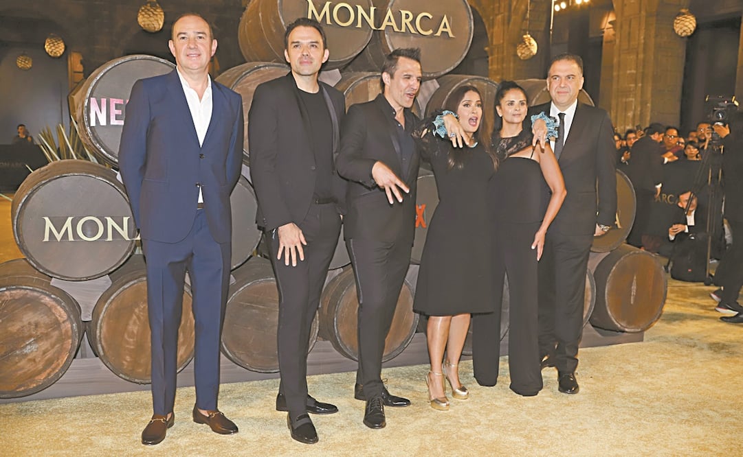 Salma Hayek es productora ejecutiva de la serie a cargo de los hermanos Rovzar. Foto: CLASOS