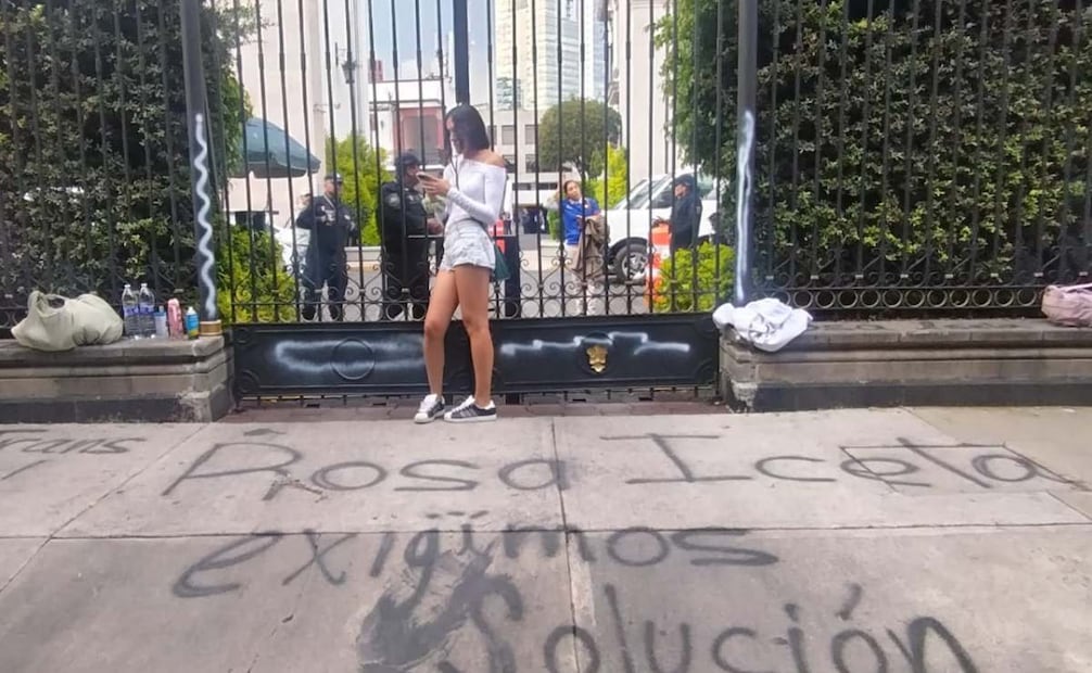 Personas trans y no binarias cumplen cuatro días atrincheradas en Segob. Foto: Especial