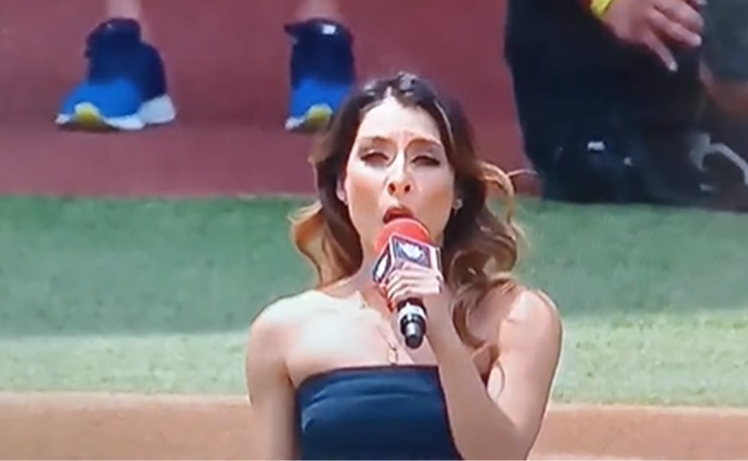 María León se equivocó en el Himno Nacional Mexicano
