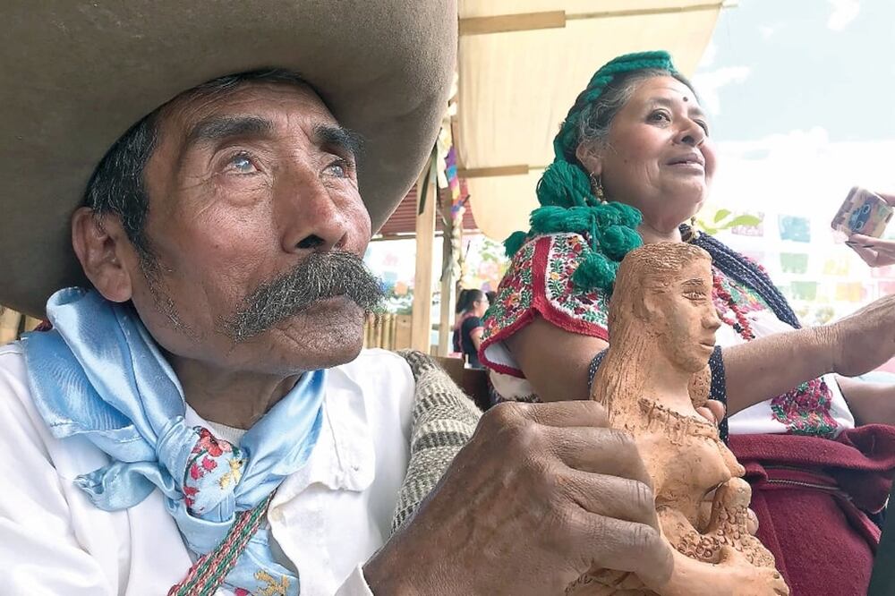 Artesano invidente conquista EU con sirenas, lo más viral