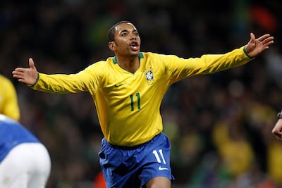 Dan 9 años de cárcel a Robinho por abuso sexual