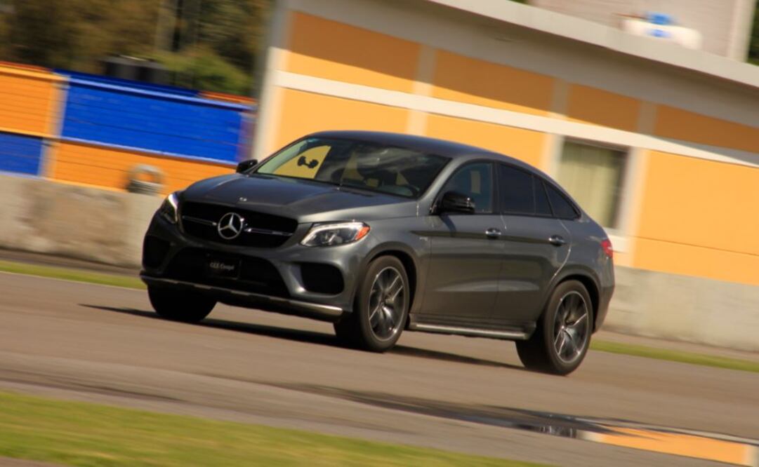 La Mercedes-AMG GLE 43 Coupé sobre la pista del Centro Pegaso