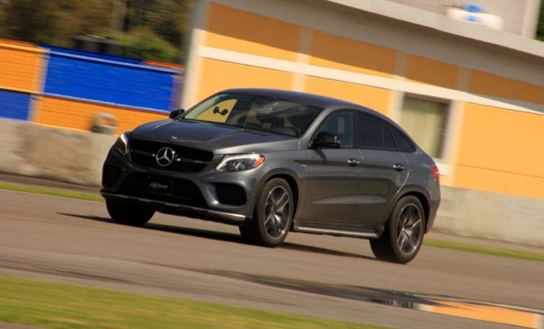 La Mercedes-AMG GLE 43 Coupé sobre la pista del Centro Pegaso