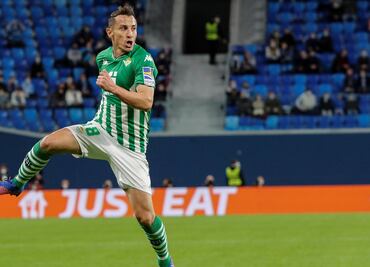 "Guardado muérete", entona la afición del Sevilla contra el mexicano