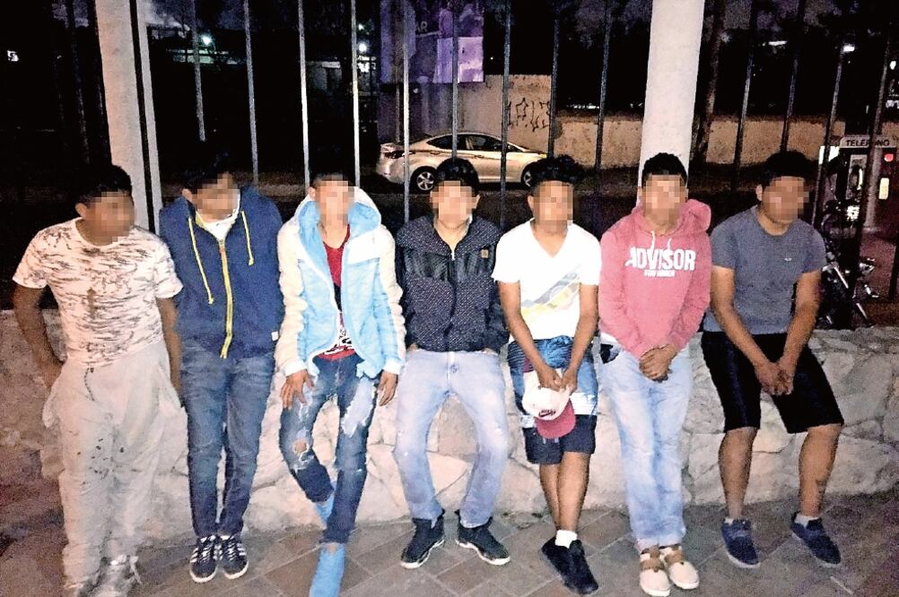 Varios jóvenes han sido detenidos en el Estado de México, luego de que algunos han querido aprovechar la efervescencia política para tratar de cometer delitos en contra de diferentes comercios (EMILIO FERNÁNDEZ. EL UNIVERSAL)