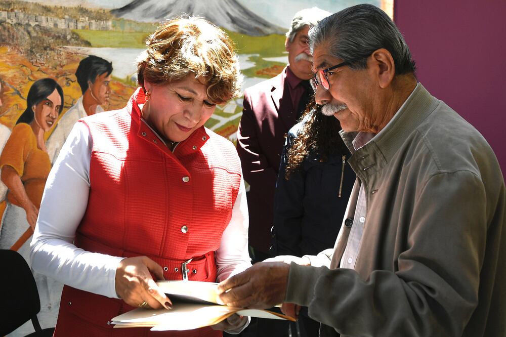 Asesorías, programas sociales y becas, temas planteados por ciudadanos en audiencia ciudadana con Delfina Gómez. Foto: Especial