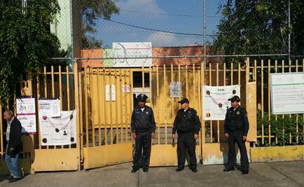 Al menos tres policías vigilan cada casilla en la CDMX