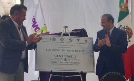 Entrega Navarrete Prida facsimilar de Constitución a gobierno de NL