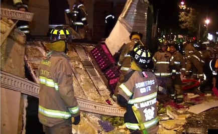 Varias toneladas de huevos caen de tráiler en el cruce de Insurgentes y Xola
