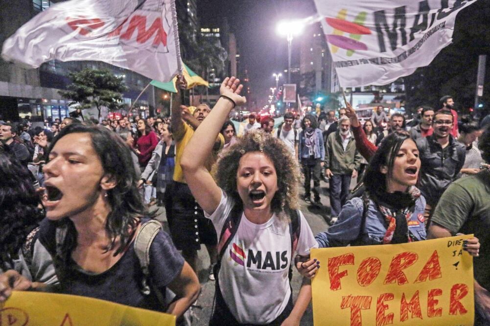 El pasado miécoles 35 mil brasileños participaron en las movilizaciones convocadas por sindicatos y movimientos sociales contra el presidente Michel Temer. En la foto, manifestantes en Sao Paulo. (RAHEL PATRASSO. XINHUA)