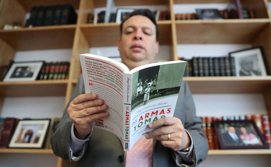 El historiador y abogado Ángel Gilberto Adame reunió nombres y datos de mujeres nacidas antes o durante la Revolución Mexicana que tuvieron una influencia en el magisterio, la salud, el arte o el activismo social. Con esa información escribió "De arnas tomar. Feministas y luchadoras sociales de la Revolución Mexicana. 