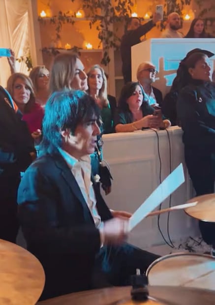 Alex González en la boda de Karla Vallín y Rolando Orozco.
Foto: Instagram