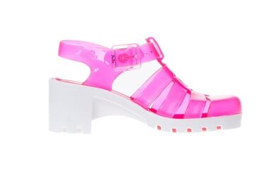 Alerta tendencia: los jelly shoes de plástico vuelven para arrasar en tu armario
