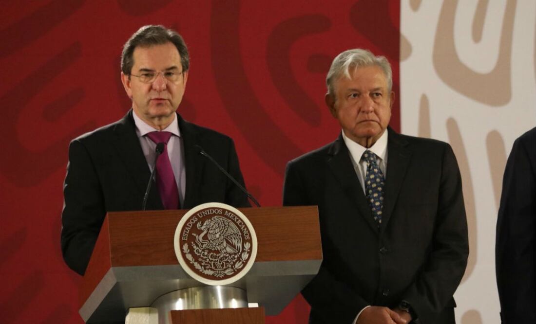 Esteban Moctezuma, titular de la SEP y el presidente, Andrés Manuel López Obrador. Foto: Especial