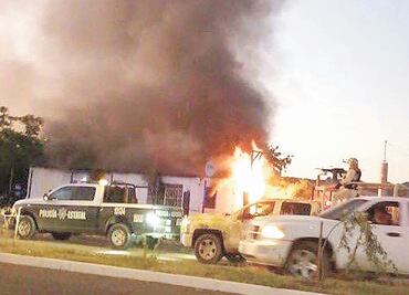 Incendian vivienda con familia adentro