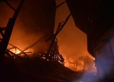 Reportan fase de extinción de incendio en fábrica de aerosoles en Tlaquepaque, Jalisco; hay 15 lesionados hasta el momento