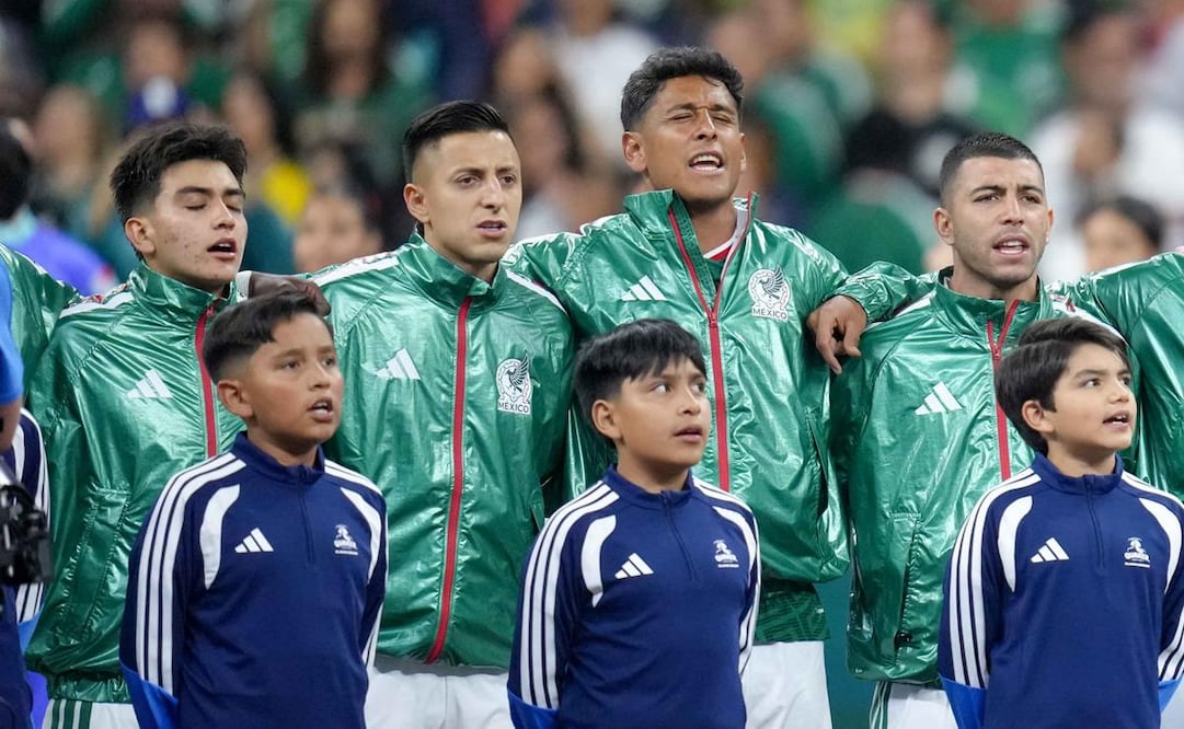 Mora vivió divertido momento en protocolo del México vs Ecuador / Foto: Imago7