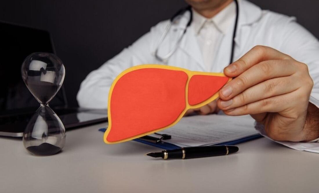 El Dr. Saurabh Sethi, especialista en hígado de Harvard, revela su método natural para desintoxicar el hígado. Fuente: Freepik.