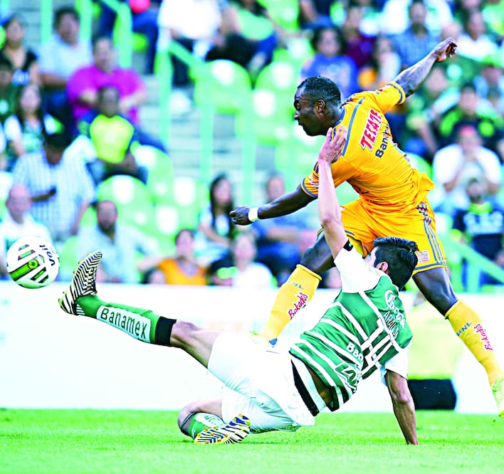 Ni felinos ni guerreros ofrecieron espectáculo ayer en la cancha del estadio Corona, en duelo que no pareció de finales (MANUEL GUADARRAMA / IMAGO7)