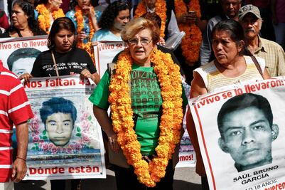 ​Se reúnen padres de los 43 con Raúl Cervantes