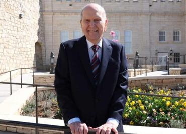 Muere el líder mormón Russell Nelson a los 101 años; fallece un día antes del tiroteo e incendio en su iglesia en Michigan