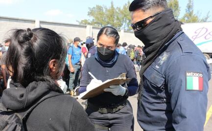 Rescatan en Veracruz a 334 migrantes que viajaban hacinados en tráiler con reporte de robo