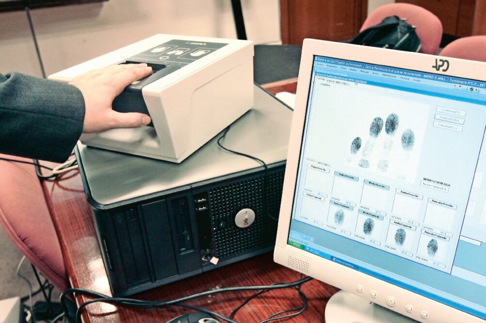 Objetivo. La CNBV busca ampliar las herramientas de los bancos para verificar la identidad de sus clientes. Foto: ARCHIVO EL UNIVERSAL