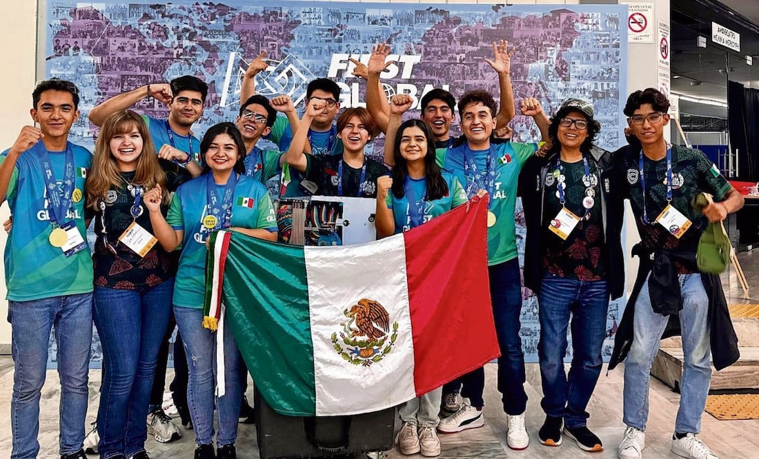 El equipo Cerbotics del Colegio Cervantes de Torreón ganó la medalla de oro en la categoría más prestigiosa de la competencia celebrada en Grecia. Foto: Especial