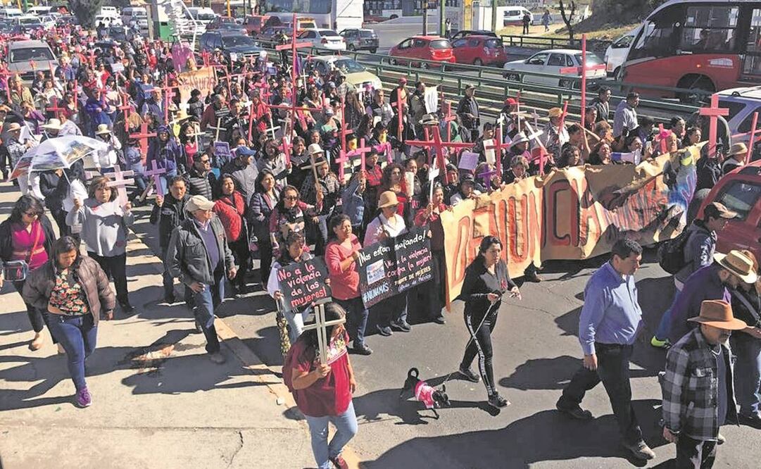 El Estado de México se mantiene como la entidad con mayor número de feminicidios del país, con 78 casos, por lo que cada vez más mujeres y familias salen a las calles a exigir justicia por las víctimas.  Foto: Archivo/EL UNIVERSAL.