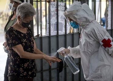 Distancia de dos metros entre persona y persona no evita contagio de Covid-19: estudio