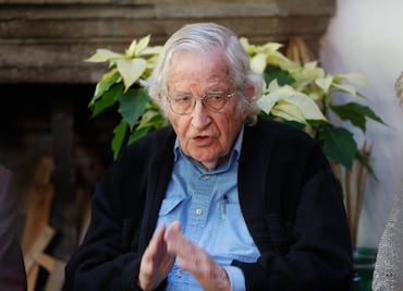 Chomsky y más de 100 activistas piden a EU y Canadá quitar sanciones a Venezuela