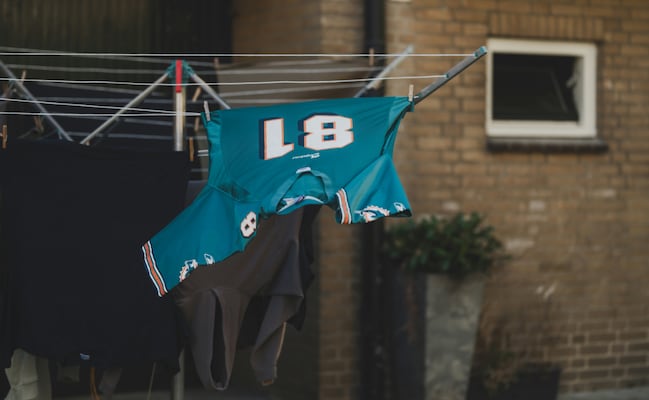 Cómo lavar la ropa deportiva para que no huela feo