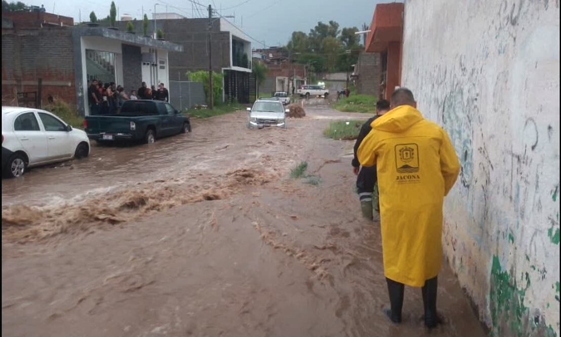 Lluvias desbordan arroyos y provocan severas inundaciones en municipios de Michoacán, el 17 de julio de 2025. Foto: especial
