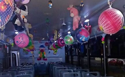 Para alegrar a niños, convierte autobús en juguetería