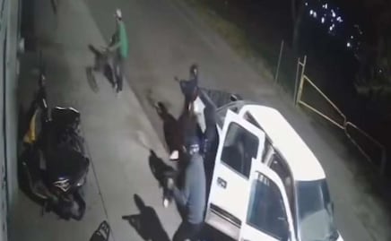 Comando asesina a ocho personas en bar de Guanajuato; perpetradores fueron grabados afuera del lugar