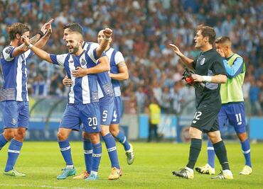 Porto gana con Layún y Corona