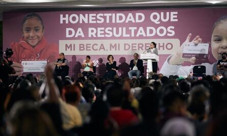 "Ya es un derecho"; Sheinbaum afirma que ningún jefe o jefa de Gobierno podrá quitar Mi Beca para Empezar