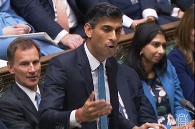 Gobierno británico aplaza dos semanas presentación de su presupuesto